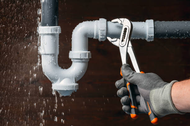 Professional Emergency Plumber technician working in Nokomis, IL